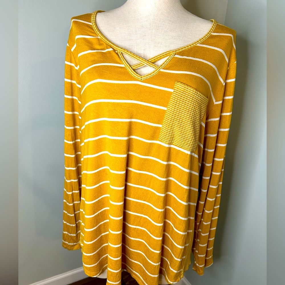 Womens 1X loose fitting soft top